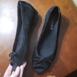 New womens size 8 flats